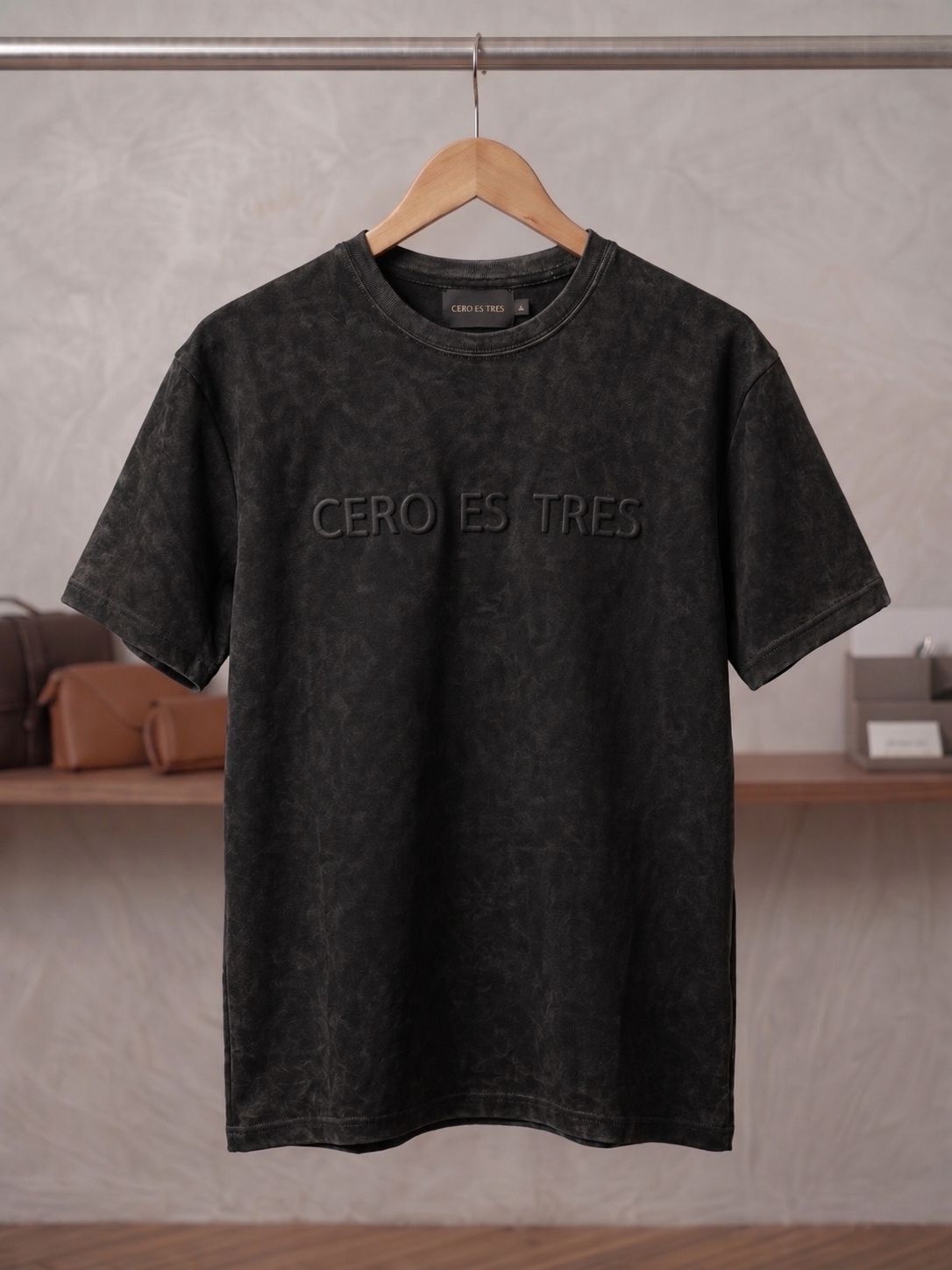 4020NE - REMERA SOUR NEGRO